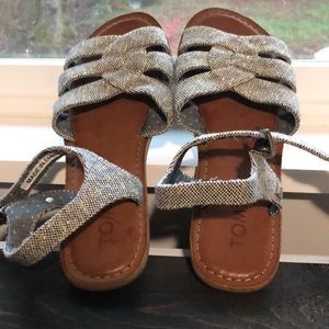 Toms brand new super cute sandals!